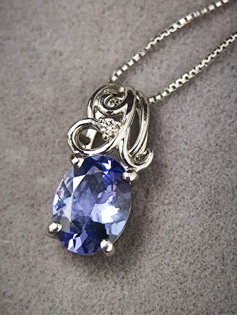 Tanzanite Pendant with Chain in Platinum Setting - Vintage jewellery
