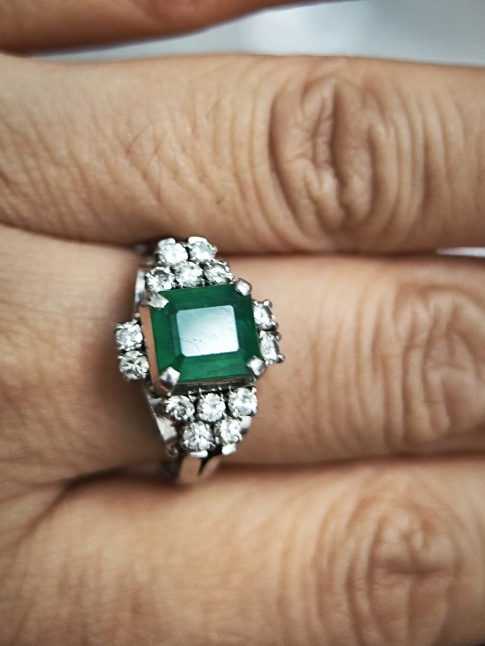 Emerald Ring in Platinum PT900 Setting - Vintage - Image 5