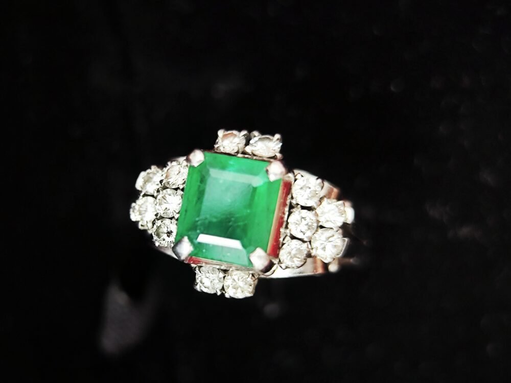 Emerald Ring in Platinum PT900 Setting - Vintage - Image 4