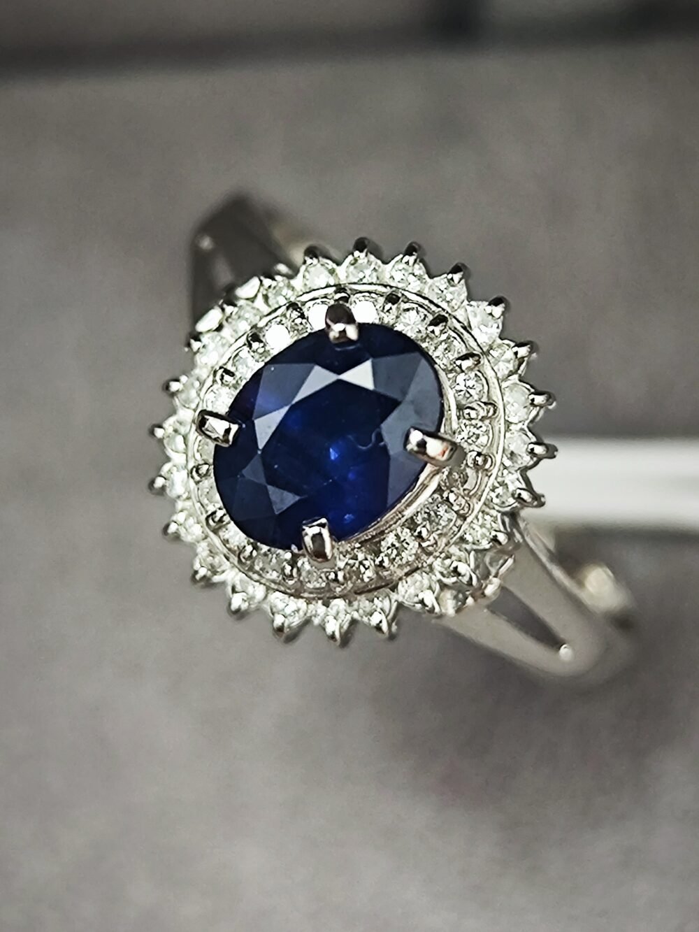 Blue Sapphire Ring in Platinum PT900 Setting - Vintage