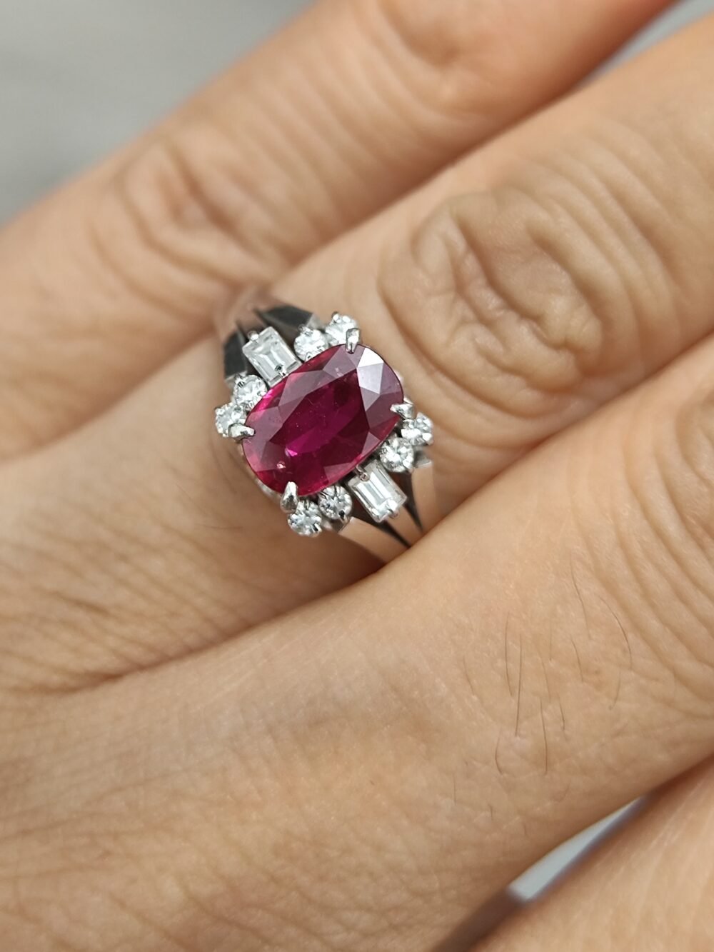 Ruby Ring in PT900 setting - Vintage jewellery - Image 4
