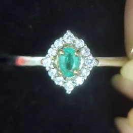 6. Emerald Gemstone Jewellery