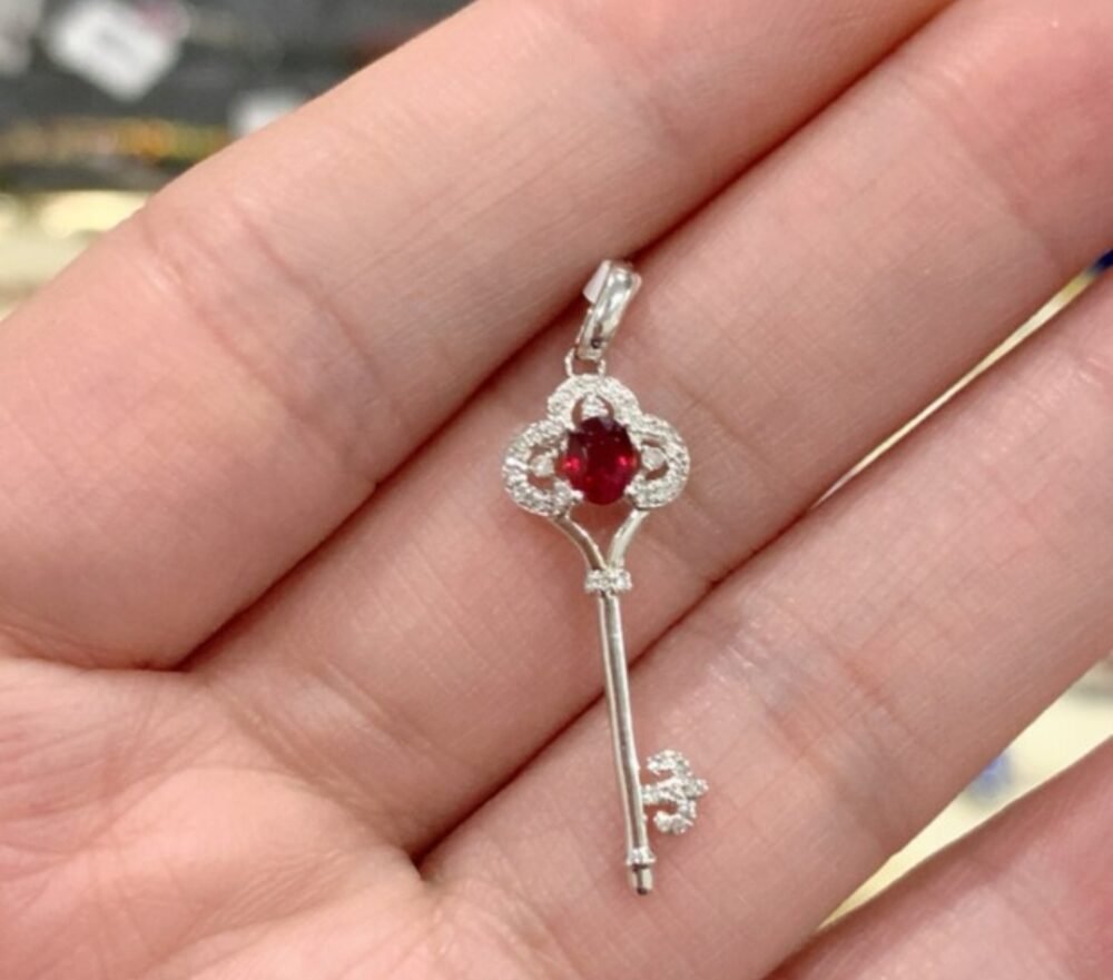 18k White Gold Ruby Diamond Key Pendant - Brand new - Image 3
