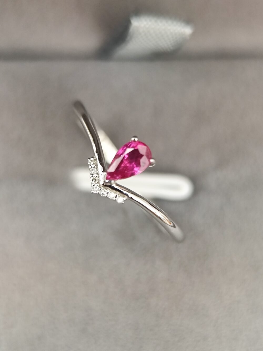 18k White Gold Ruby Ring - Brand new - Image 2