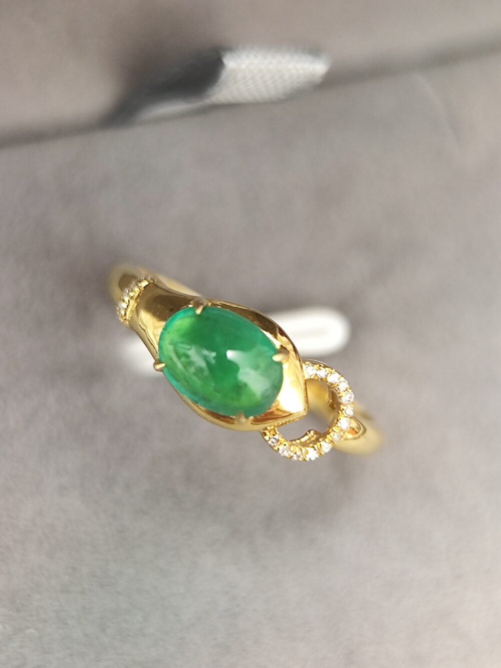 18k Yellow Gold Emerald Diamond Ring - Brand new - Image 2
