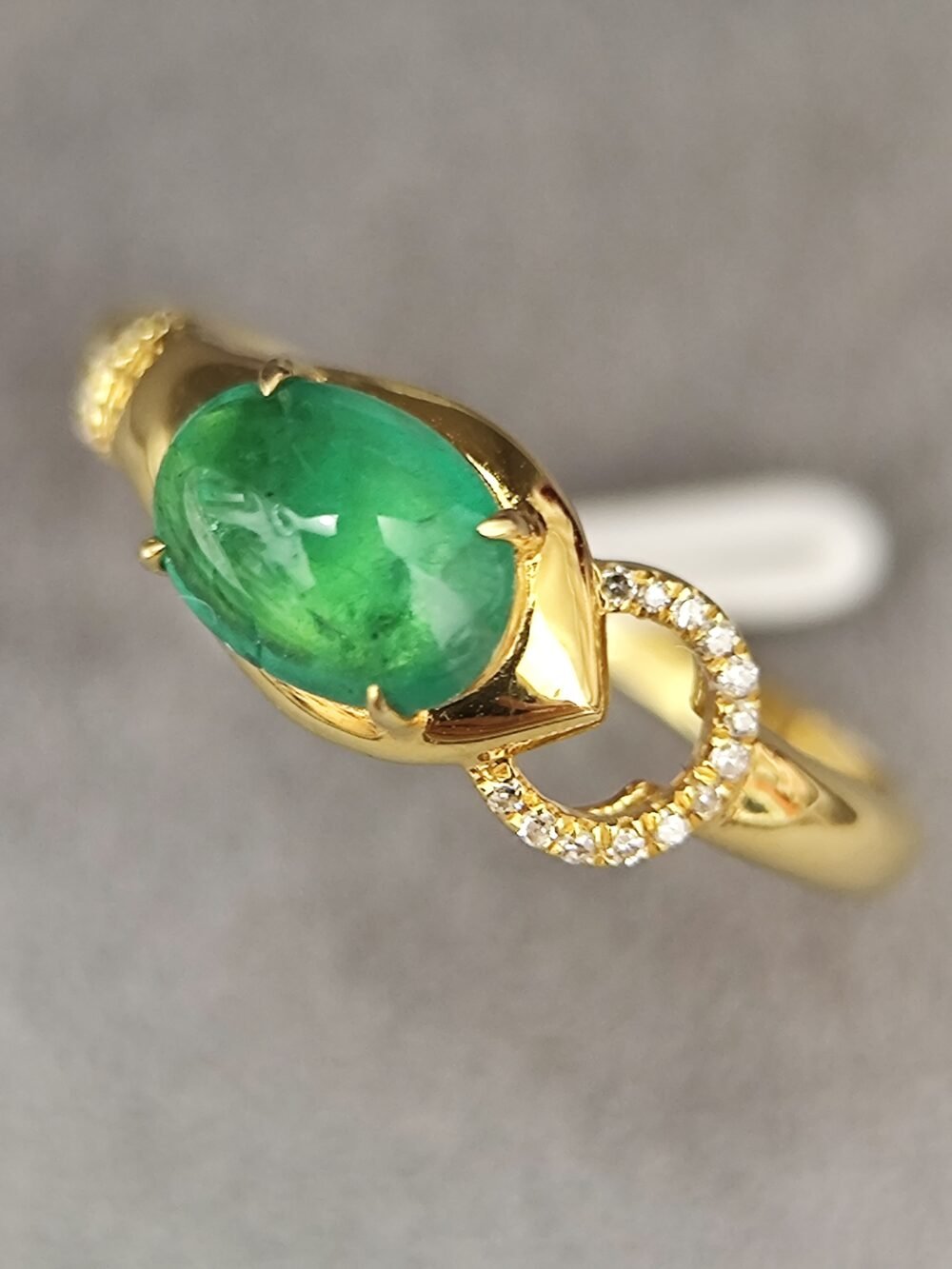18k Yellow Gold Emerald Diamond Ring - Brand new