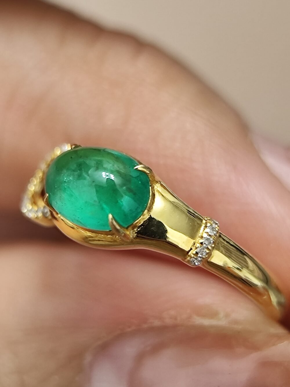 18k Yellow Gold Emerald Diamond Ring - Brand new - Image 6