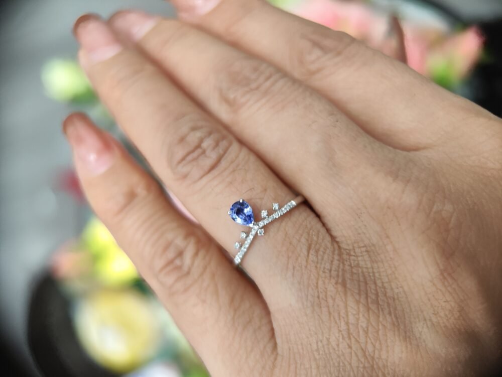 18k White Gold Sapphire Ring - Brand new - Image 4