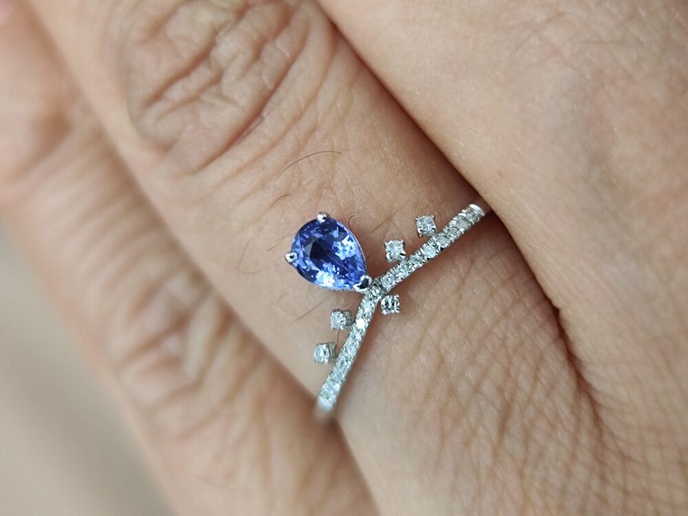 18k White Gold Sapphire Ring - Brand new - Image 2
