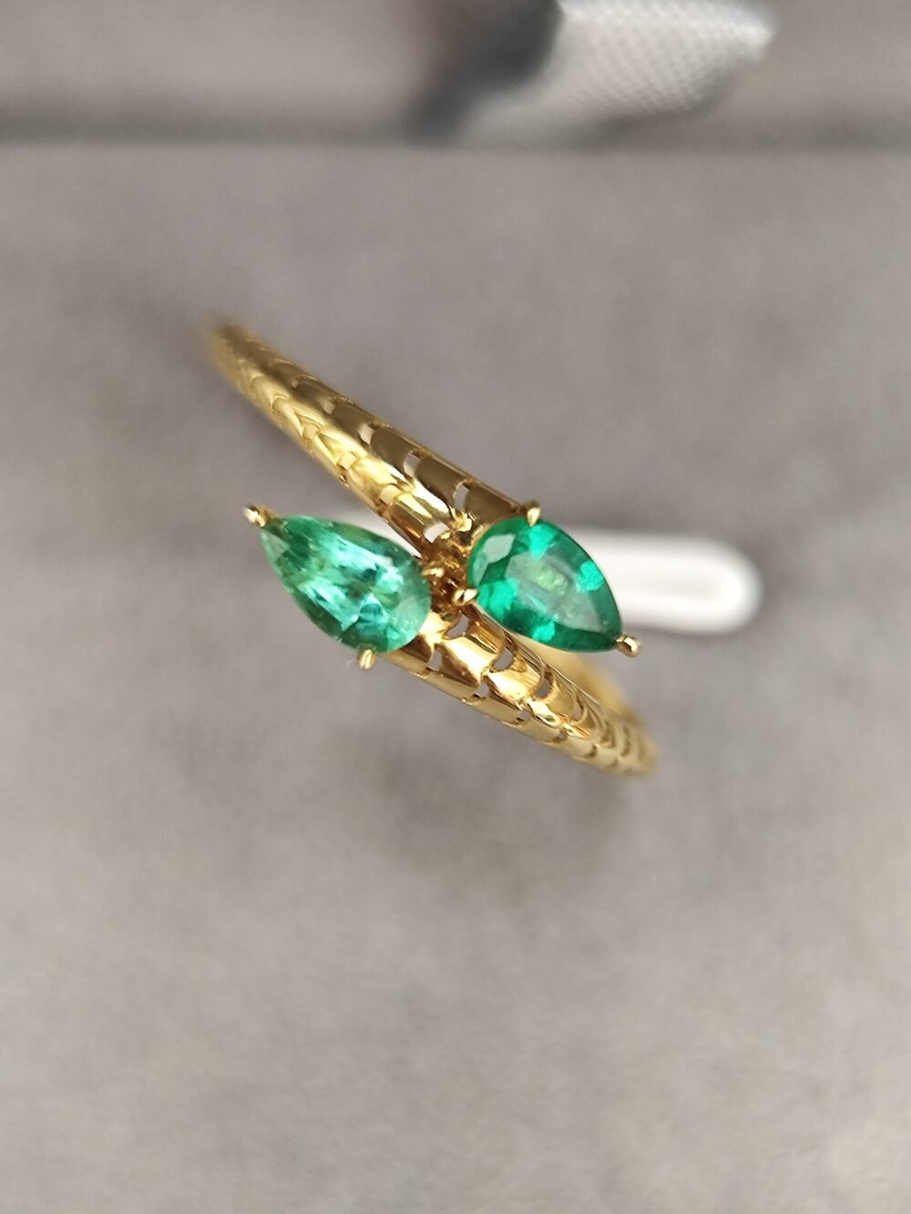 18k Yellow Gold Emerald Ring - Brand new