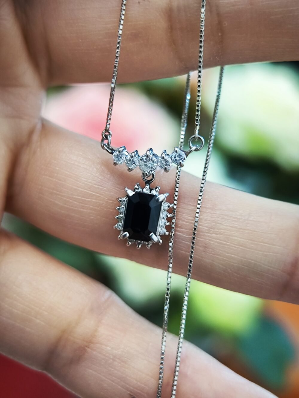 Sapphire Necklace with Chain in Platinum Setting - Vintage jewellery - Image 3