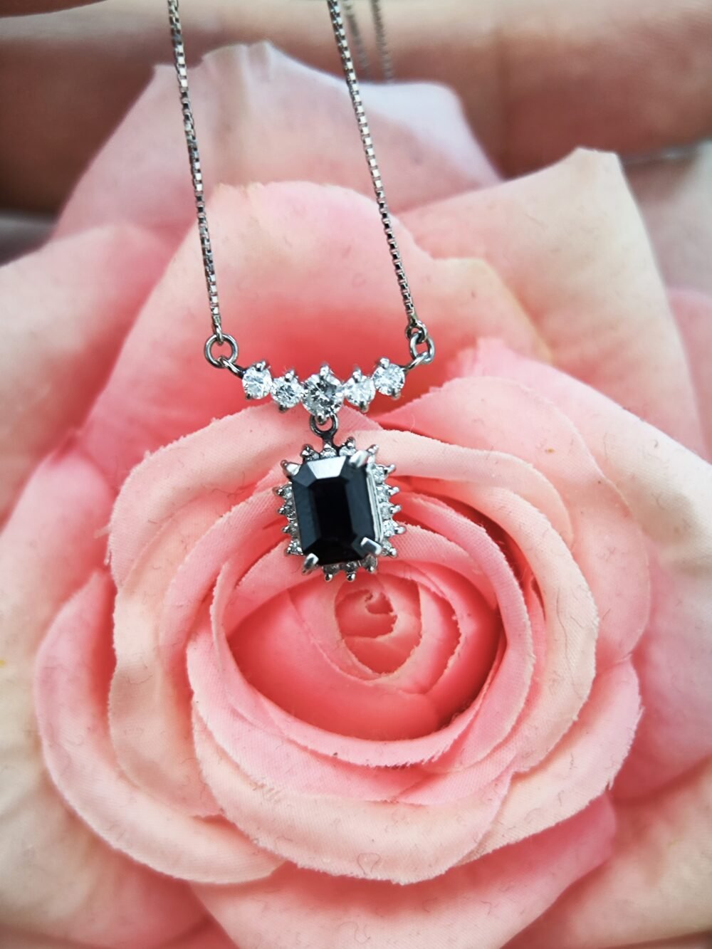 Sapphire Necklace with Chain in Platinum Setting - Vintage jewellery - Image 4