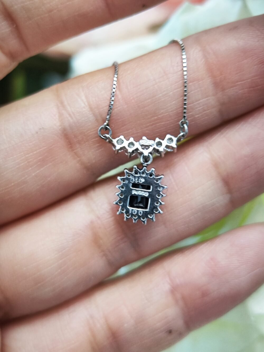 Sapphire Necklace with Chain in Platinum Setting - Vintage jewellery - Image 6