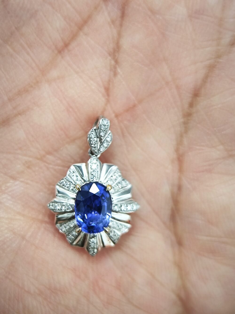18k White Gold Sapphire Diamond Pendant - Brand new - Image 3