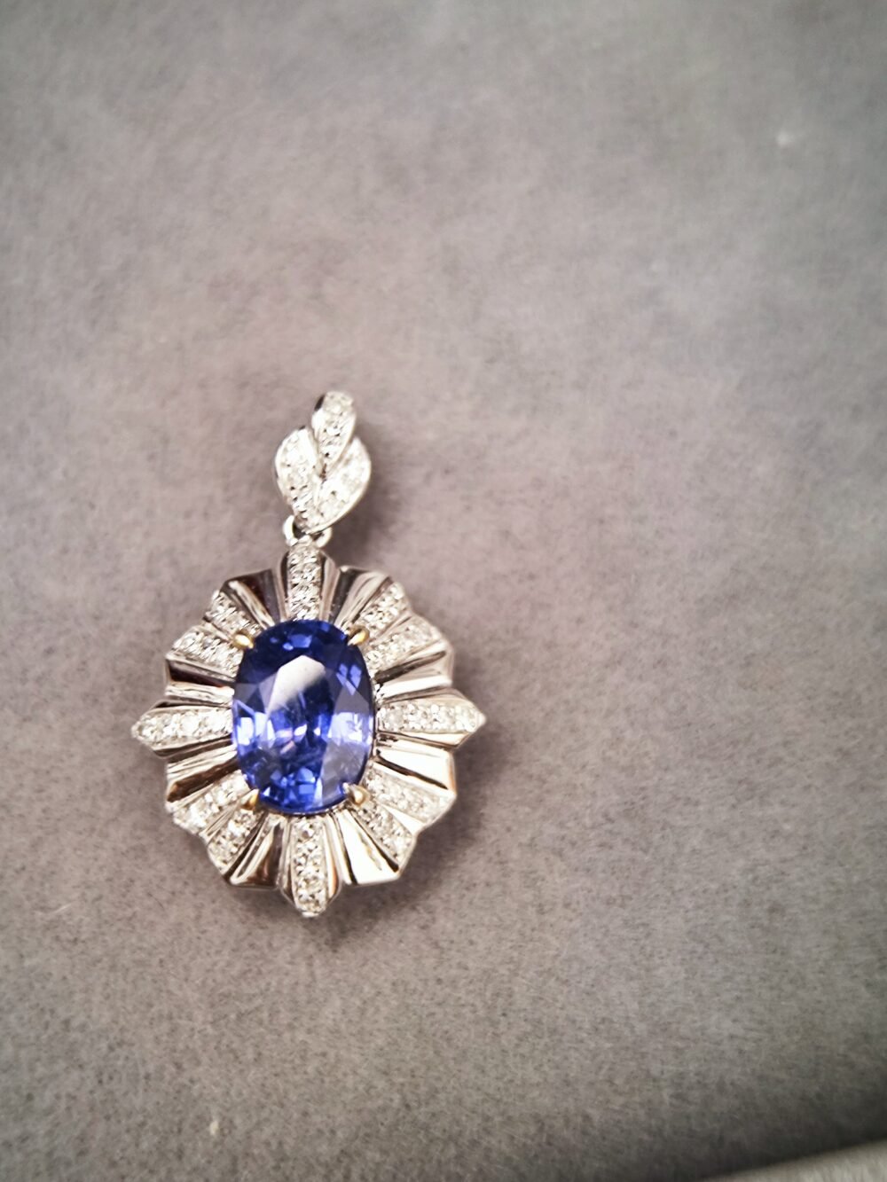 18k White Gold Sapphire Diamond Pendant - Brand new - Image 4