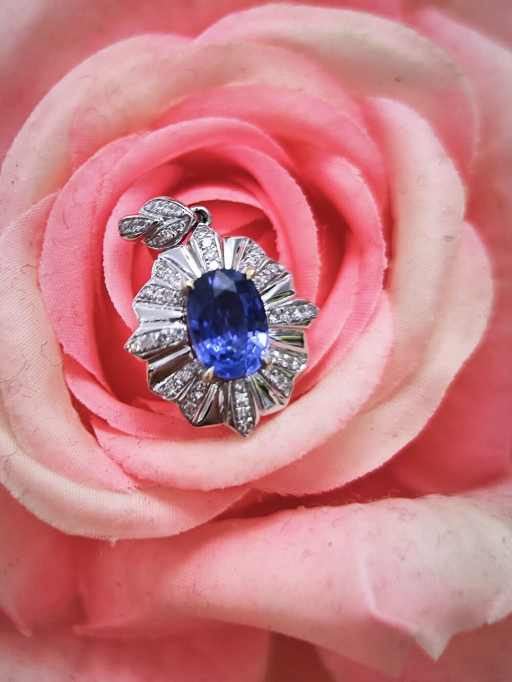 18k White Gold Sapphire Diamond Pendant - Brand new