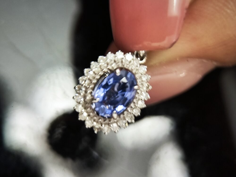 18k White Gold Sapphire Diamond Pendant - Brand new - Image 2