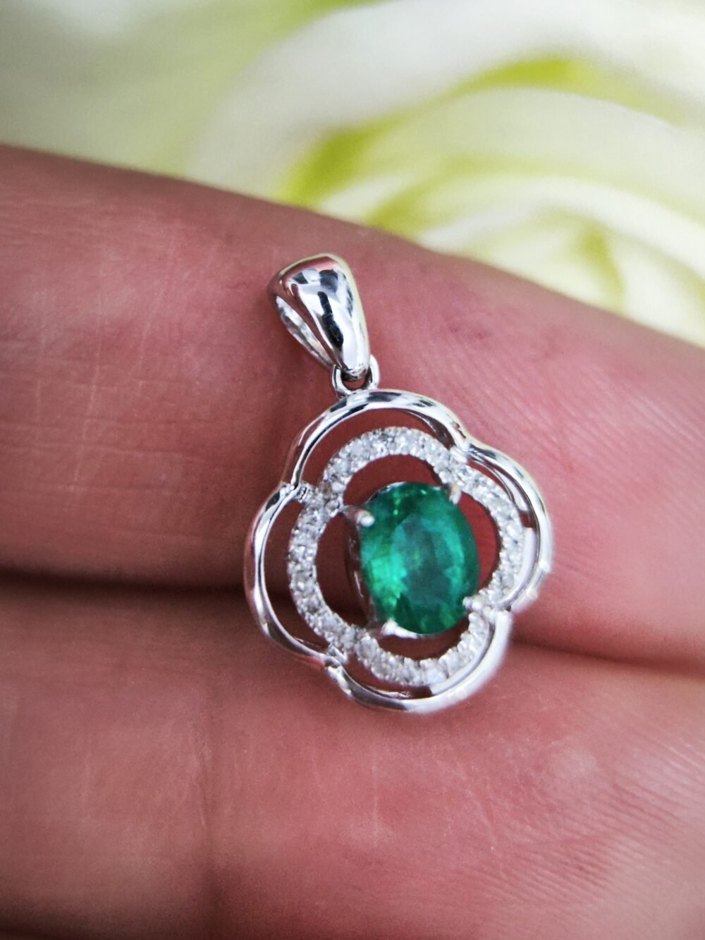 18k White Gold Emerald Diamond Pendant - Brand new - Image 3