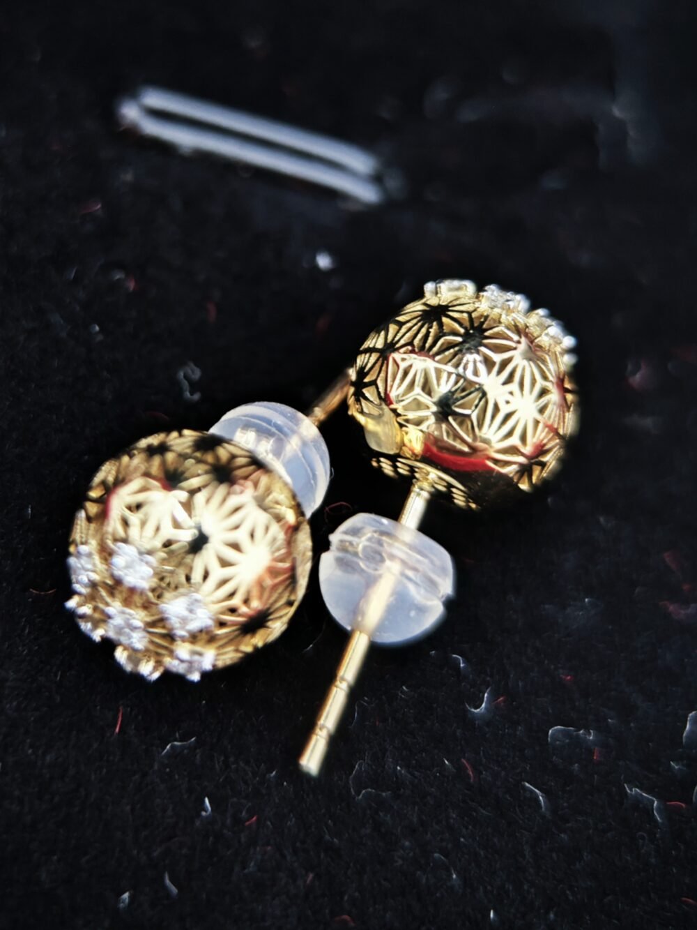 18k Yellow Gold Diamond Stud Earrings - Brand new - Image 3