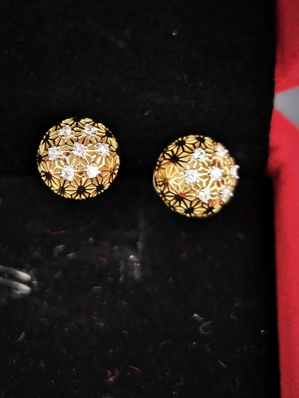 18k Yellow Gold Diamond Stud Earrings - Brand new - Image 2