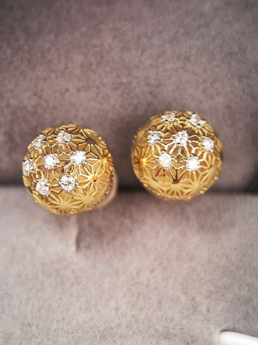 18k Yellow Gold Diamond Stud Earrings - Brand new - Image 4