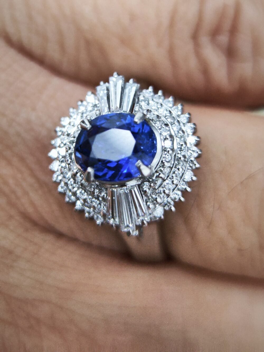 Blue Sapphire Ring in Platinum PT900 Setting - new condition
