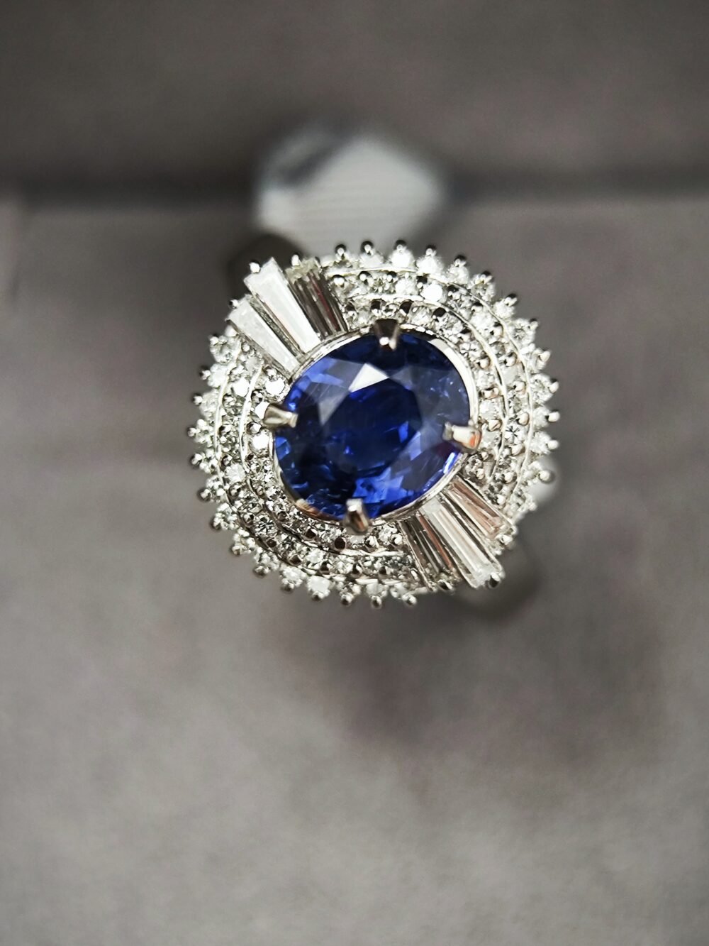 Blue Sapphire Ring in Platinum PT900 Setting - new condition - Image 2