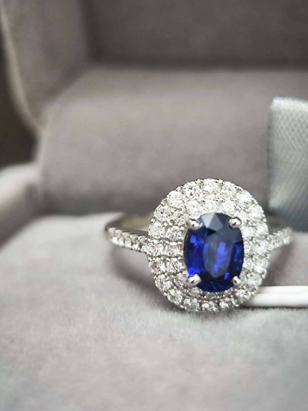 Blue Sapphire Ring in Platinum PT900 Setting - New condition - Image 3