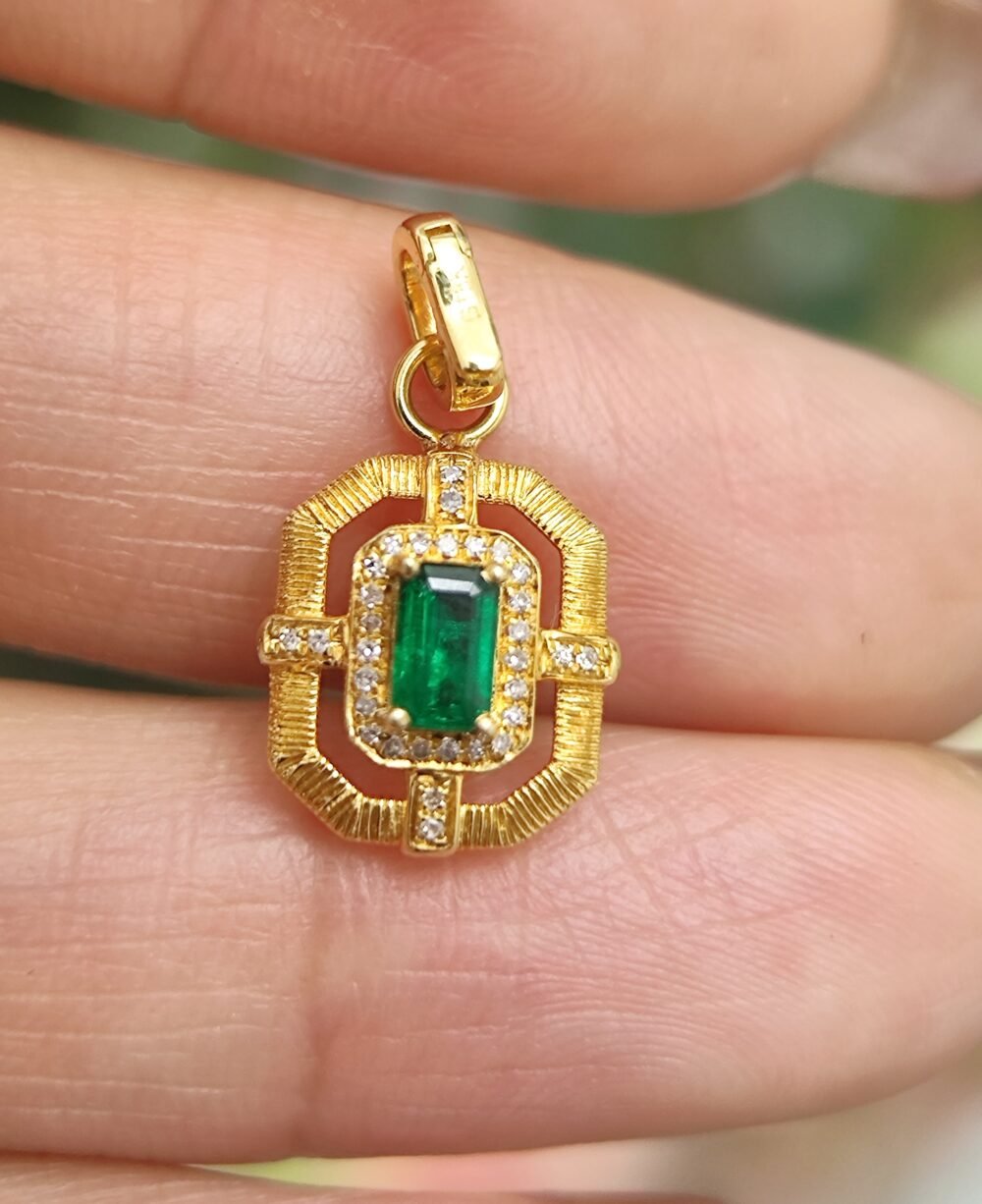 18k Yellow Gold Emerald Diamond Pendant - Brand new - Image 2