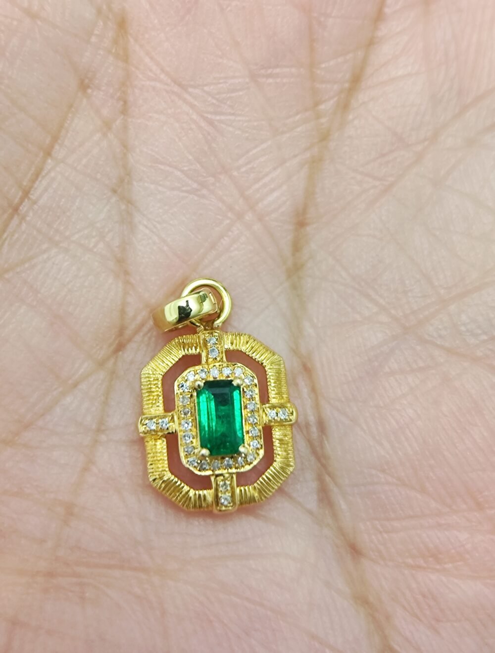 18k Yellow Gold Emerald Diamond Pendant - Brand new - Image 3