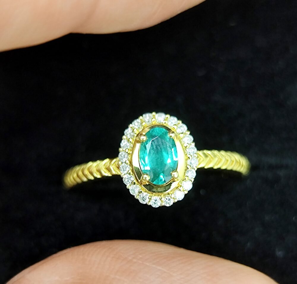 18k Yellow Gold Emerald Diamond Ring - Brand new - Image 2