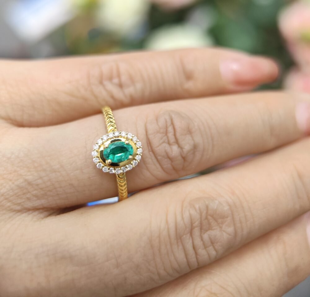18k Yellow Gold Emerald Diamond Ring - Brand new - Image 5