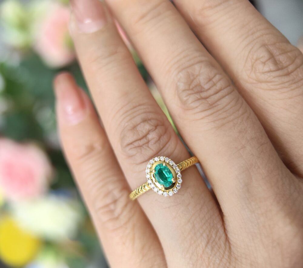 18k Yellow Gold Emerald Diamond Ring - Brand new - Image 6