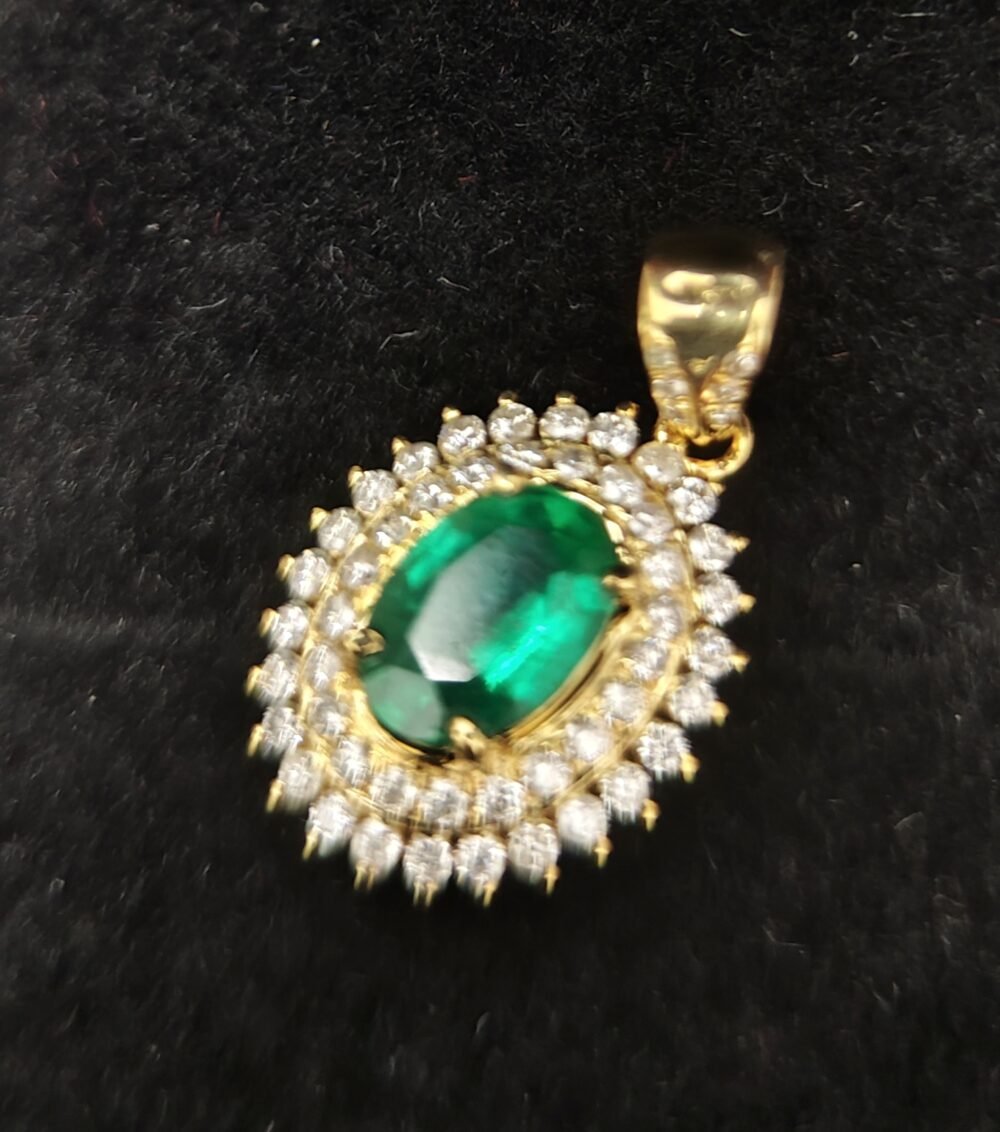 18k Yellow Gold Emerald Diamond Pendant - Brand new